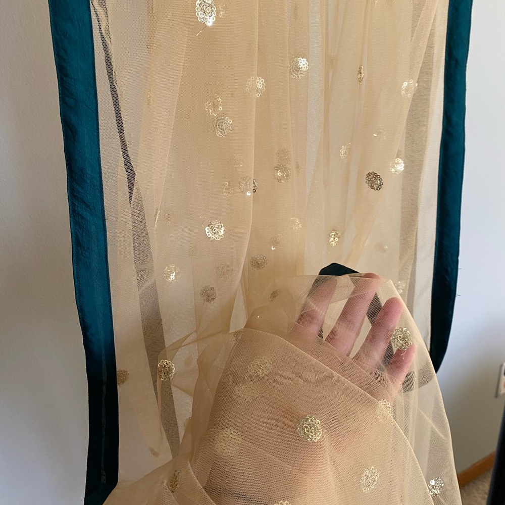 Dupatta for kurti or lehenga.